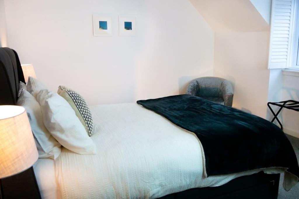 Central 2 Bedroom Luxury Home Close To River Ness Inverness Exterior photo